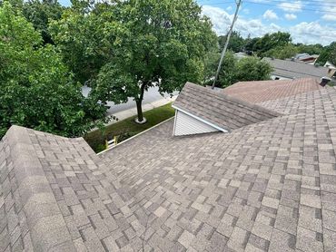 Toiture réparation de bardeau
Bardeaux
Toit a réparer
Toiture Longueuil
Toit de cabanon
Réparation