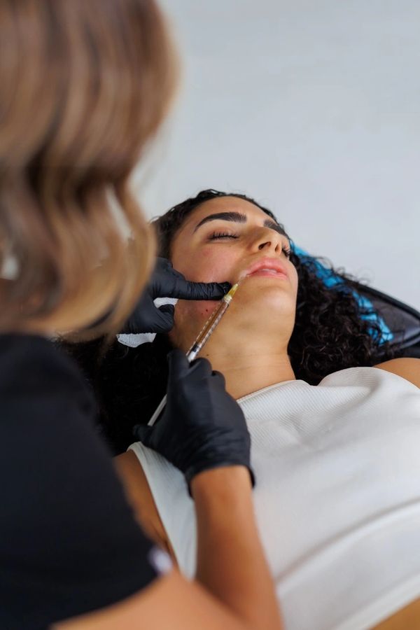 Injections cosmetic nurse