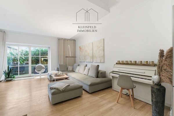 VERKAUF Eigentumswohnung
Köln-Worringen
Maisonette Denkmalschutz Hof Rheinlage Immobilienmakler