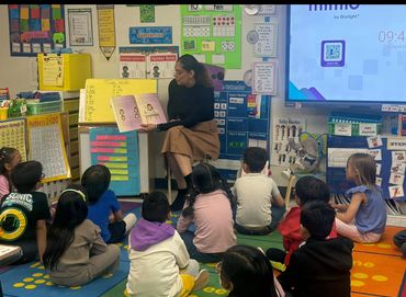 Ms. Gloria reading "Learning to Manage My Feelings" to a Kindergarten class in Texas!