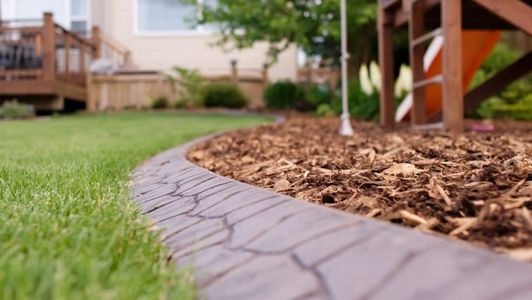 <img src="curbing1.jpg" alt="concrete landscape curbing">