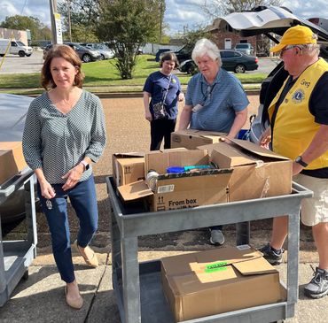 Bartlett Lions delivering donated food items