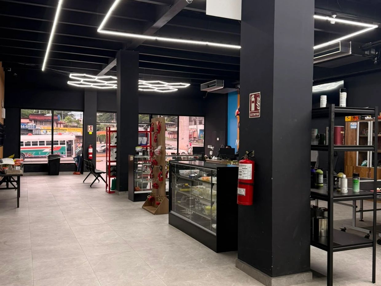 Modern, spacious store interior with black pillars and bright lighting.