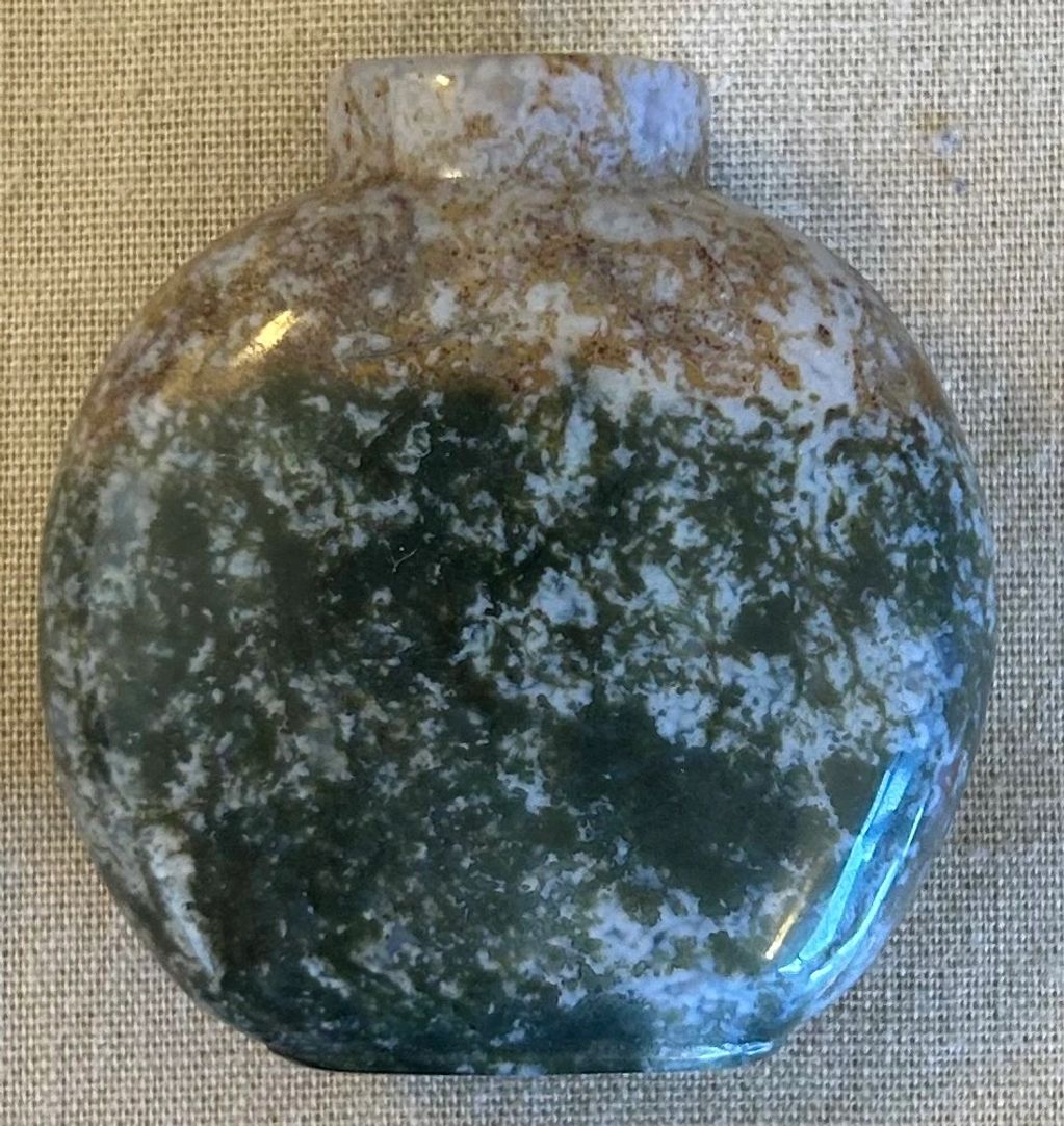 Chinese Jadeite oval snuff bottle