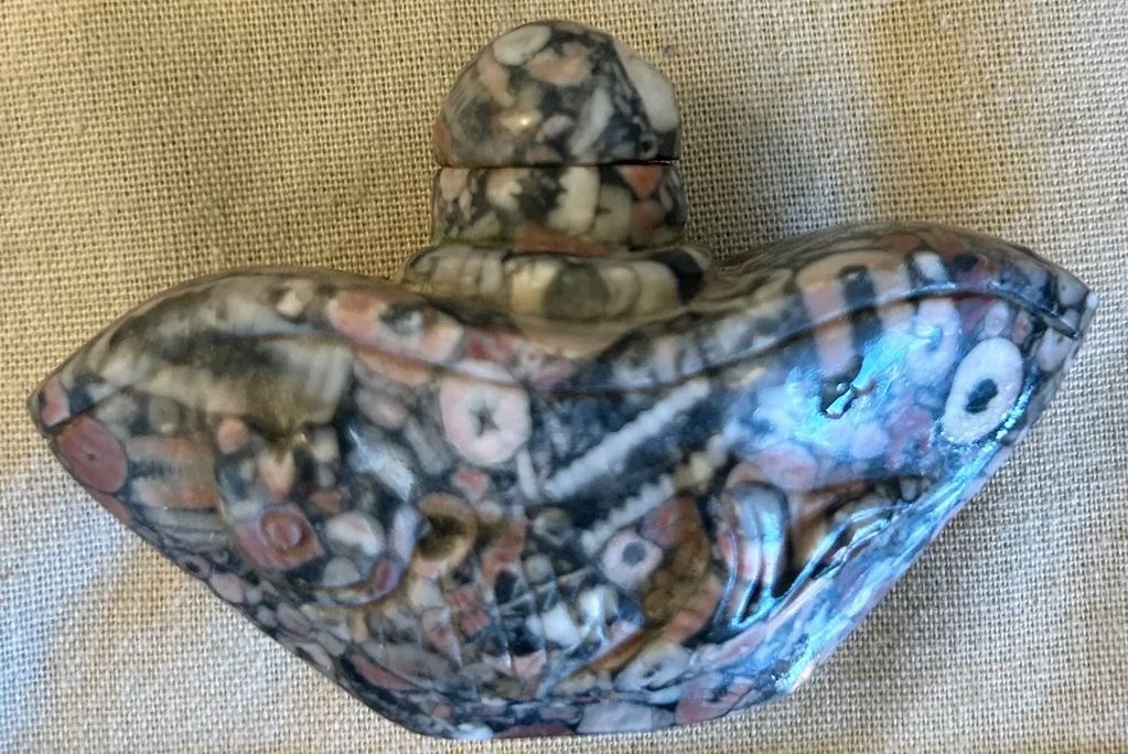 Chinese pudding stone Tael form snuff bottle and stopper Compare Christie’s Lot 153 4/99