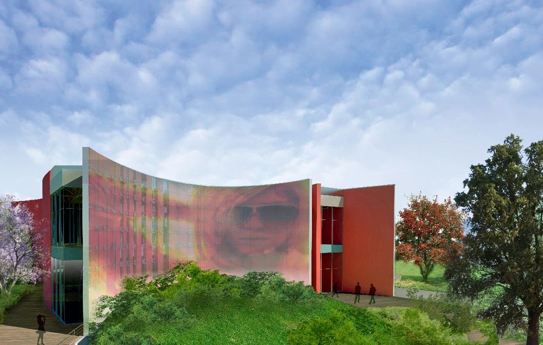 Questa immagine mostra un edificio moderno con un murale di una persona con gli occhiali da sole.