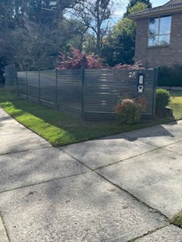 powdercoated slat 65mm 10mm spacing monument with metal sleepers