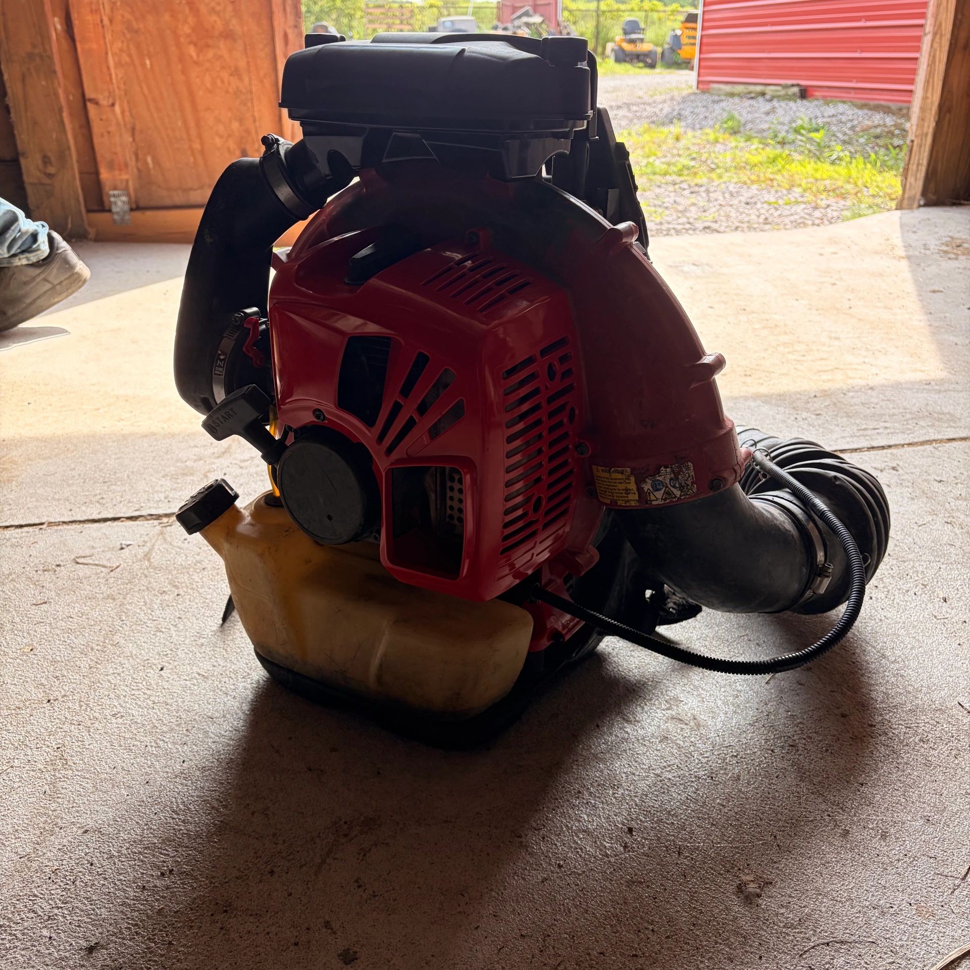 RedMax EBZ8500RH backpack leaf blower