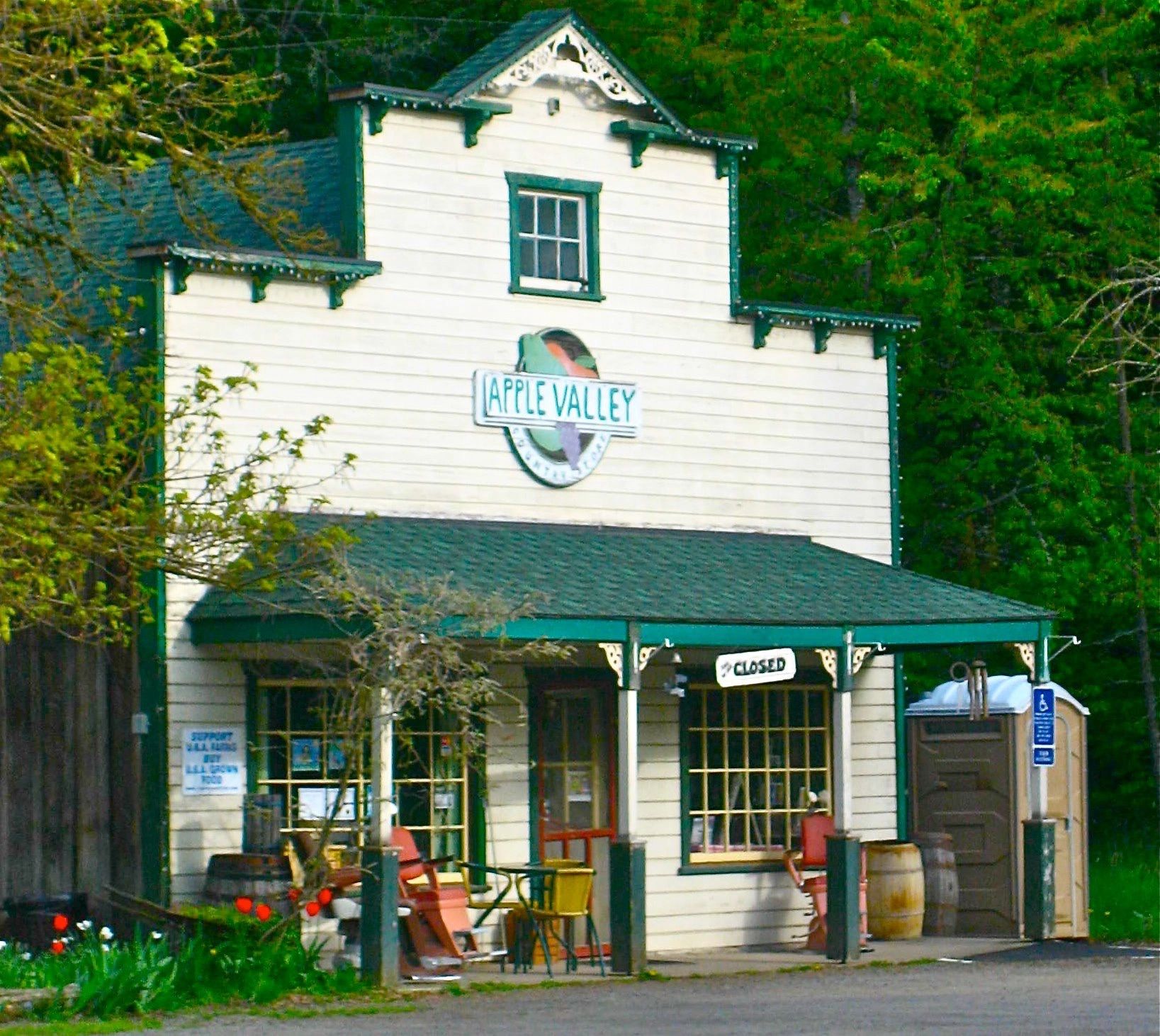 Apple Valley Country Store