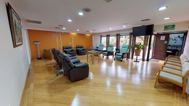 A peaceful and well-equipped treatment room designed for integrative medicine