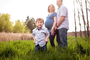 Palouse hills family photo (portrait photographer Whittney Thornton Moscow Idaho Pullman Washington)