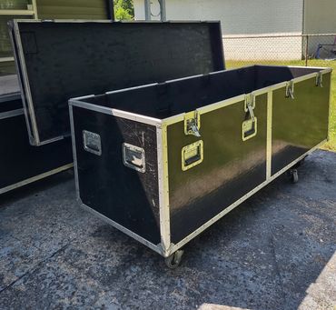 Anvil Giant trunk on casters