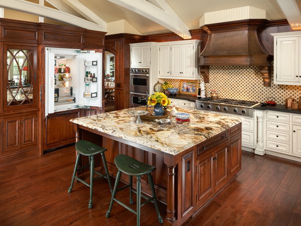 Spacious kitchen with island