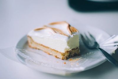 halb gegessenes Stück Kuchen