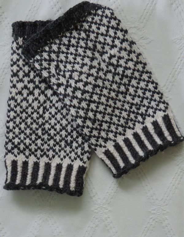 Charcoal & White £28 Length 19cm, Width 10cm approx