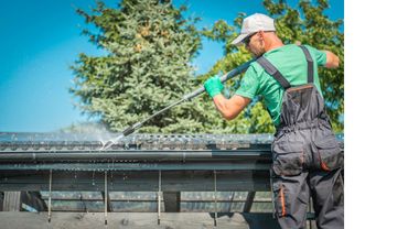 Roof and gutter high pressure cleaning Geelong Torquay Belmont Newtown Barwon heads Hamlyn heights