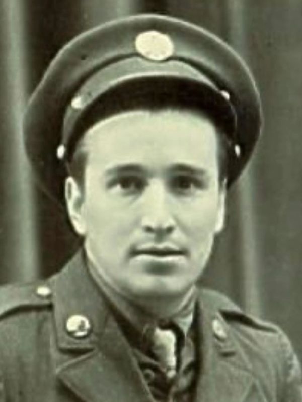 Portrait of a soldier in uniform.