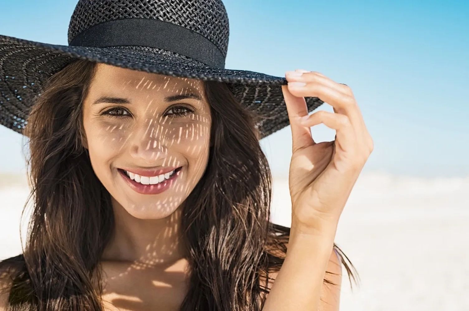 A Florida girl in a big sun hat welcomes you to Fabulash Artistry which is in Jacksonville, Florida