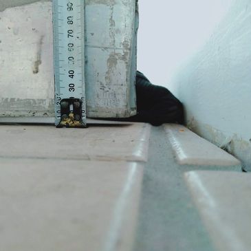 Straight edge showing the floor 9mm out and needs to be levelled