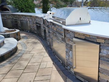 Custom-built outdoor kitchen by icretedesigns.com