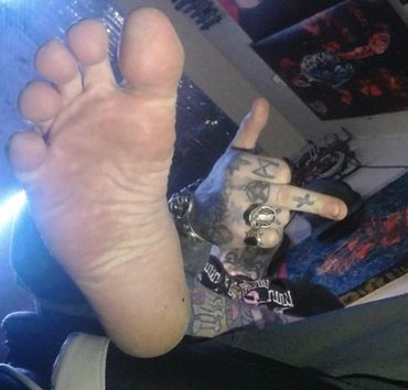 life time of servitude 4 u big daddy standin on the rug not a thing u gonna do about it