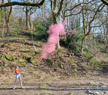 large-confetti-and-smoke-gender-reveal-cannon-gender-scan-baby-scan-oldham