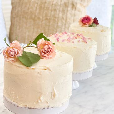 Garden-inspired cakes by Cakepuff