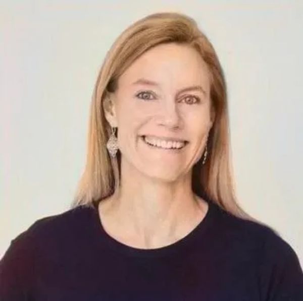 Headshot of Renee Beaumont, actor