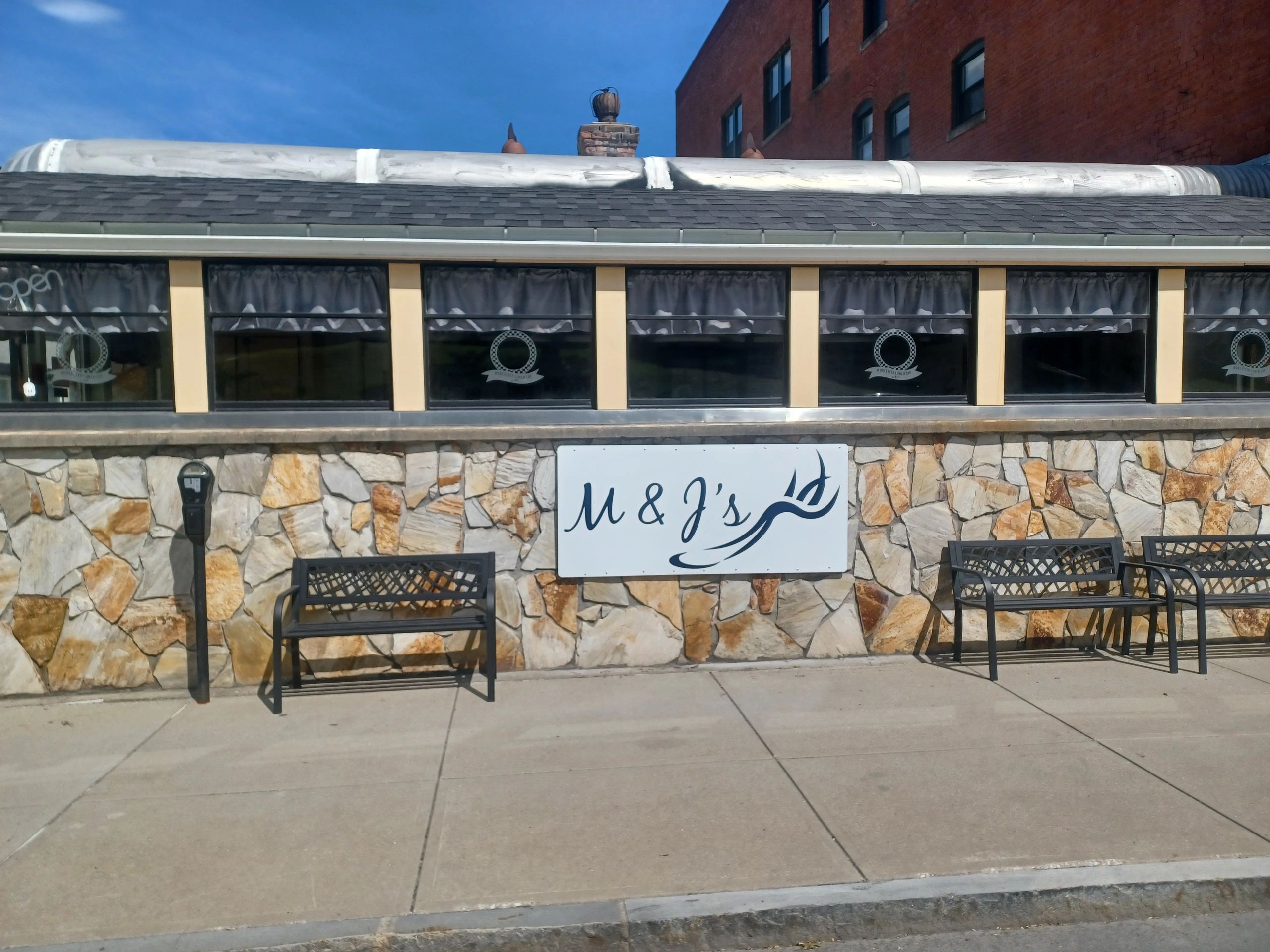 M&J's Breakfast House