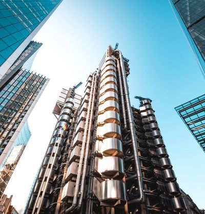 Modern skyscraper with industrial design under clear blue sky.
