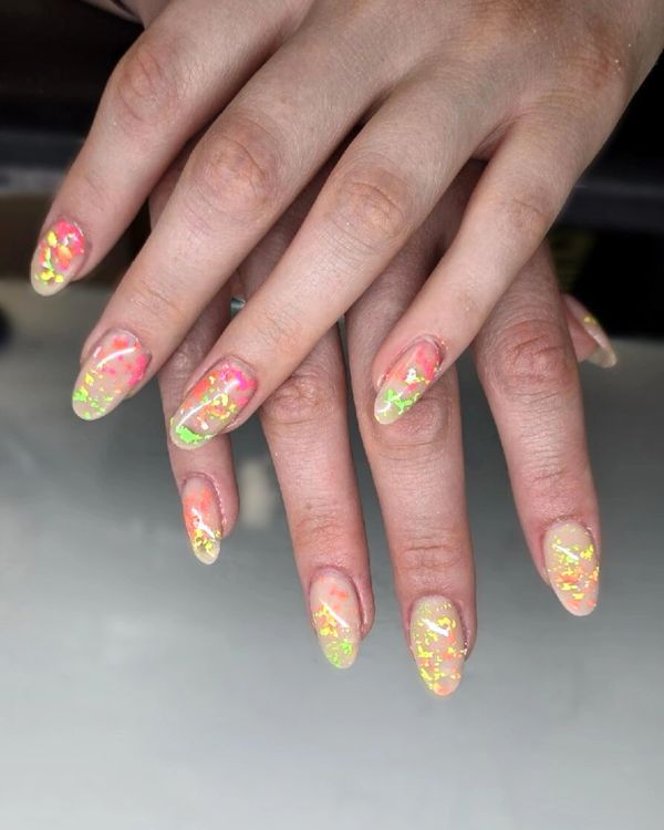 PAINT SPLATTER NAIL ART DONE BY A NAIL TECHNICIAN