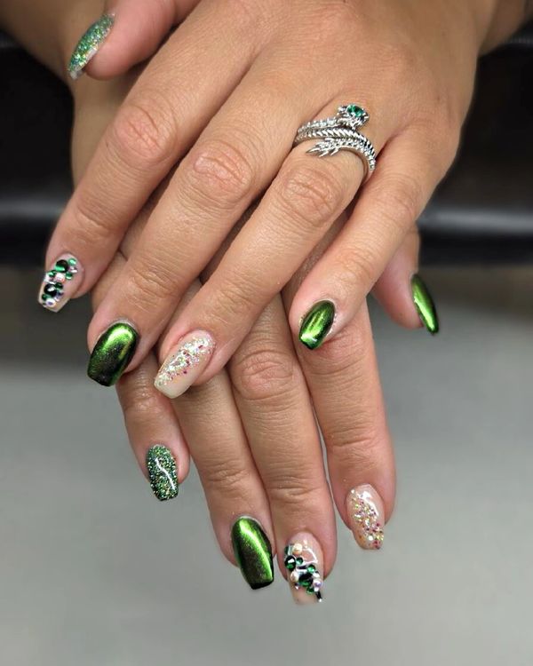 GREEN CHROME, GLITTER, AND RHINESTONE NAIL ART BY NAIL TECHNICIAN