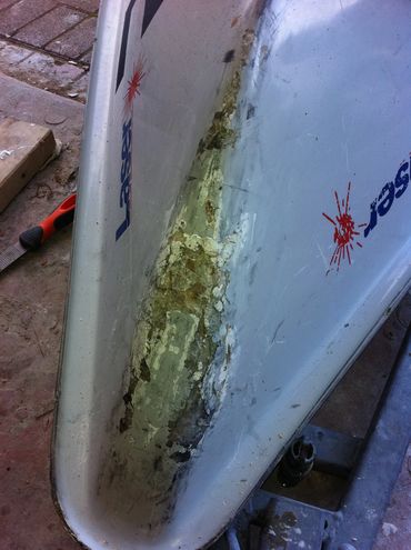 Last with damaged bow