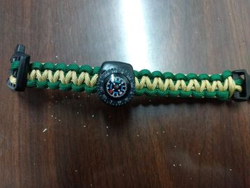 Survival Bracelet in green and gold