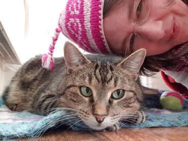 Meli Bee author, writer of children's books, with her cat Nishka. Copyright Melissa Rae Brett 2021