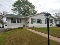 2 bedroom side by side duplex in Eau Claire. 1 block to CVTC
