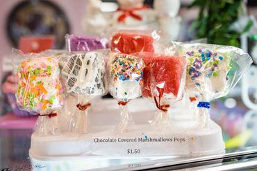 Marshmallow cake pops 