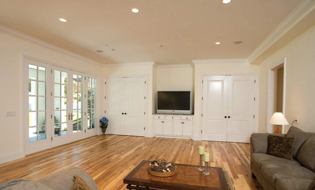 Family room customizeurround sound speaker system