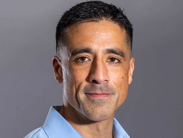 Carlos Candia presenting on leadership resilience and motivational speaking