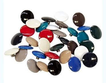 Multiple colors of button snaps available