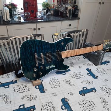 Strat-o-variuos, mod. 62 strat aerodyne, 24.75 scale, TOM, improved L.P. layout, MH headstock 22fret