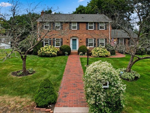 11 Plymouth Rd, Winchester Massachusetts