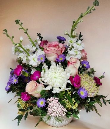 White snapdragon, mums and rose table arrangement