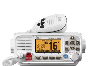 Radio VHF marina con micrófono.