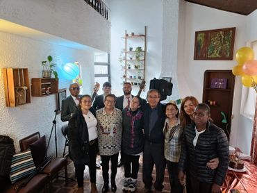 Expresa tus sentimientos con música en vivo. Serenatas de cuerda únicas, ¡cotiza ya!
“Amor en cada nota 🎼”
Convierte tu celebración en un recuerdo eterno con la magia de los violines.