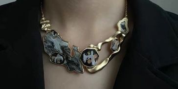 Gold matte bib choker