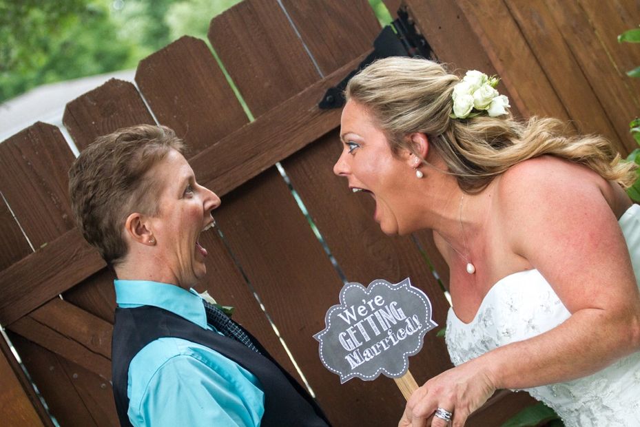 il wedding officiant and psychic advisor, Rev Pam will help choose your lucky wedding date