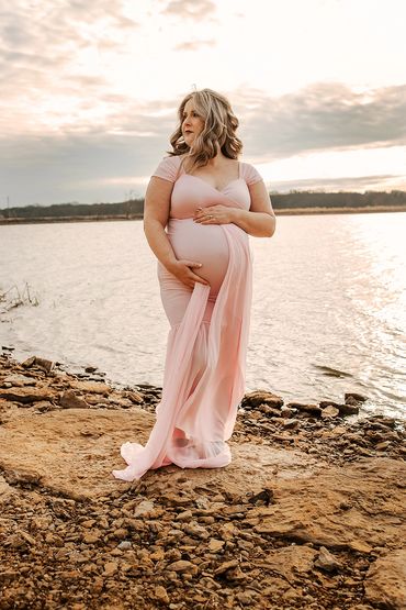 pregnant woman by water