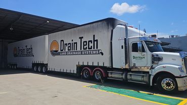 Freightliner Coronado B double getting ready to load interstate pallets on