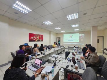 การประชุมในห้องสัมมนาเพื่อพรีเซนต์งาน